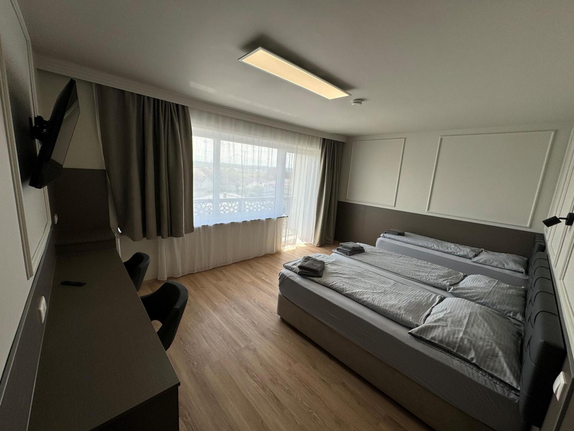 F Hotel Hörsching Buitenkant foto