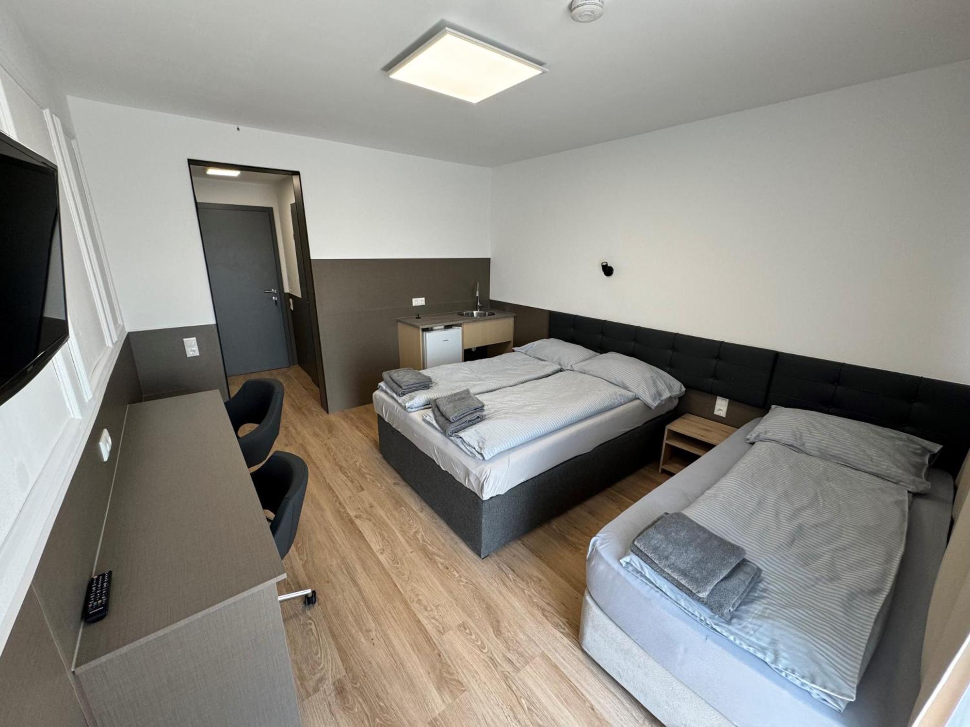 F Hotel Hörsching Buitenkant foto